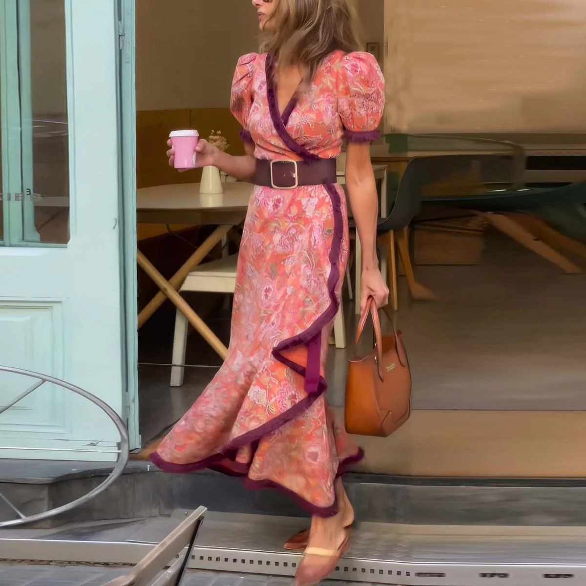 Robe longue fluide à manches courtes et taille cintrée