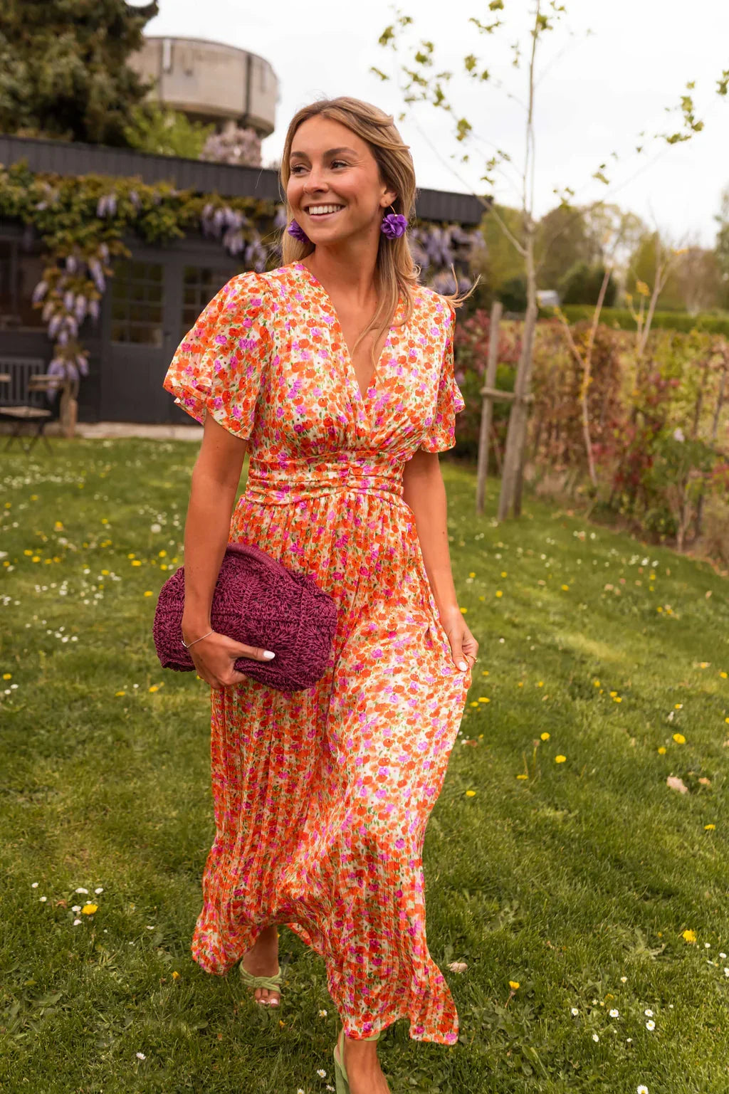 Robe longue fleurie à taille marquée et coupe fluide pour l'été
