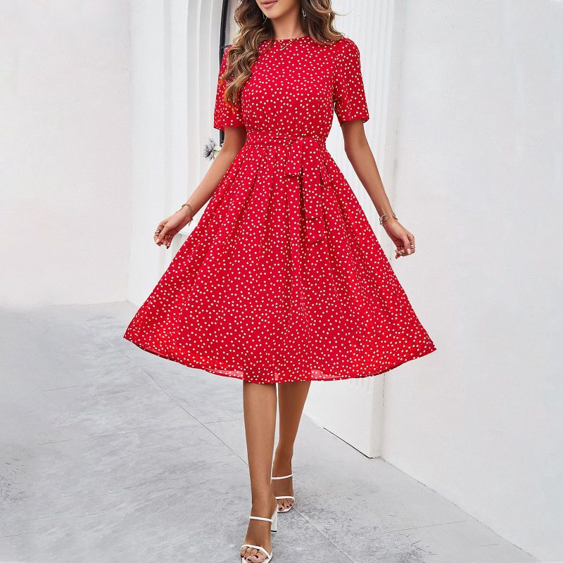 Robe midi à pois évasée et ceinturée à manches courtes