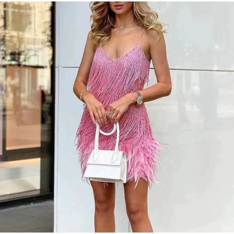 Manon – Robe mini à fines bretelles avec franges et ourlet à plumes femme