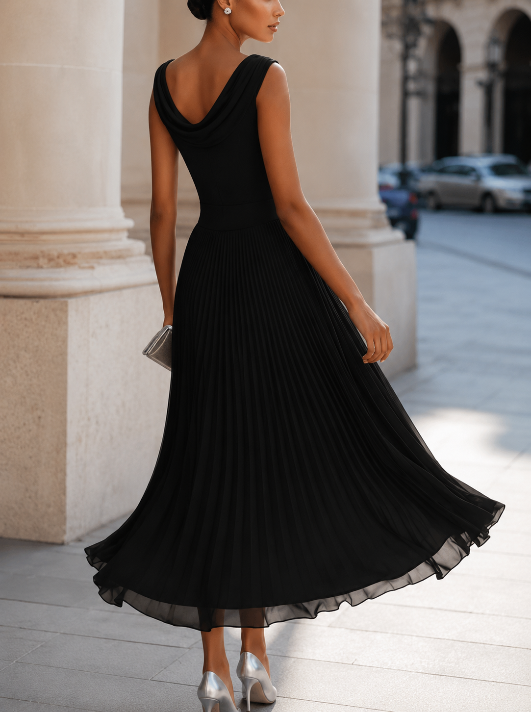 Robe midi élégante à décolleté froncé et jupe fluide