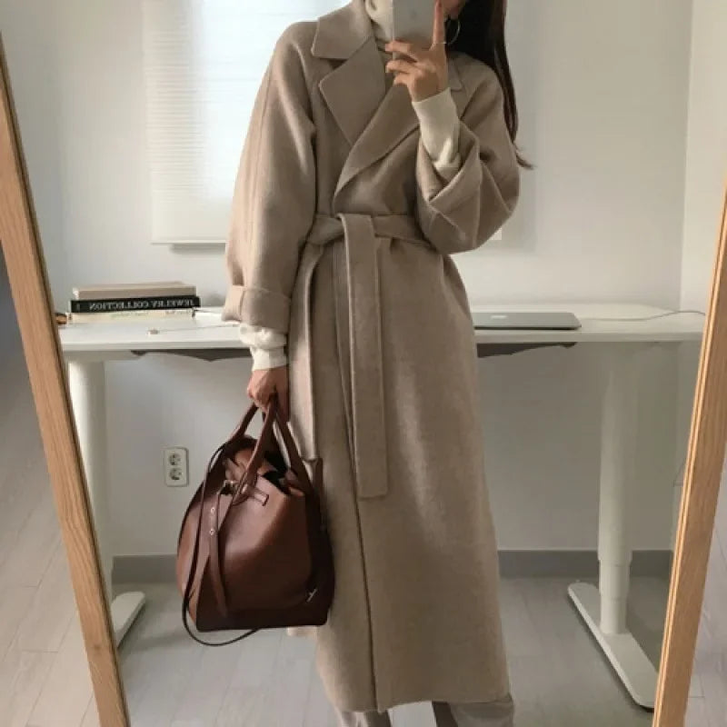 Adèle – Manteau femme long ceinturé