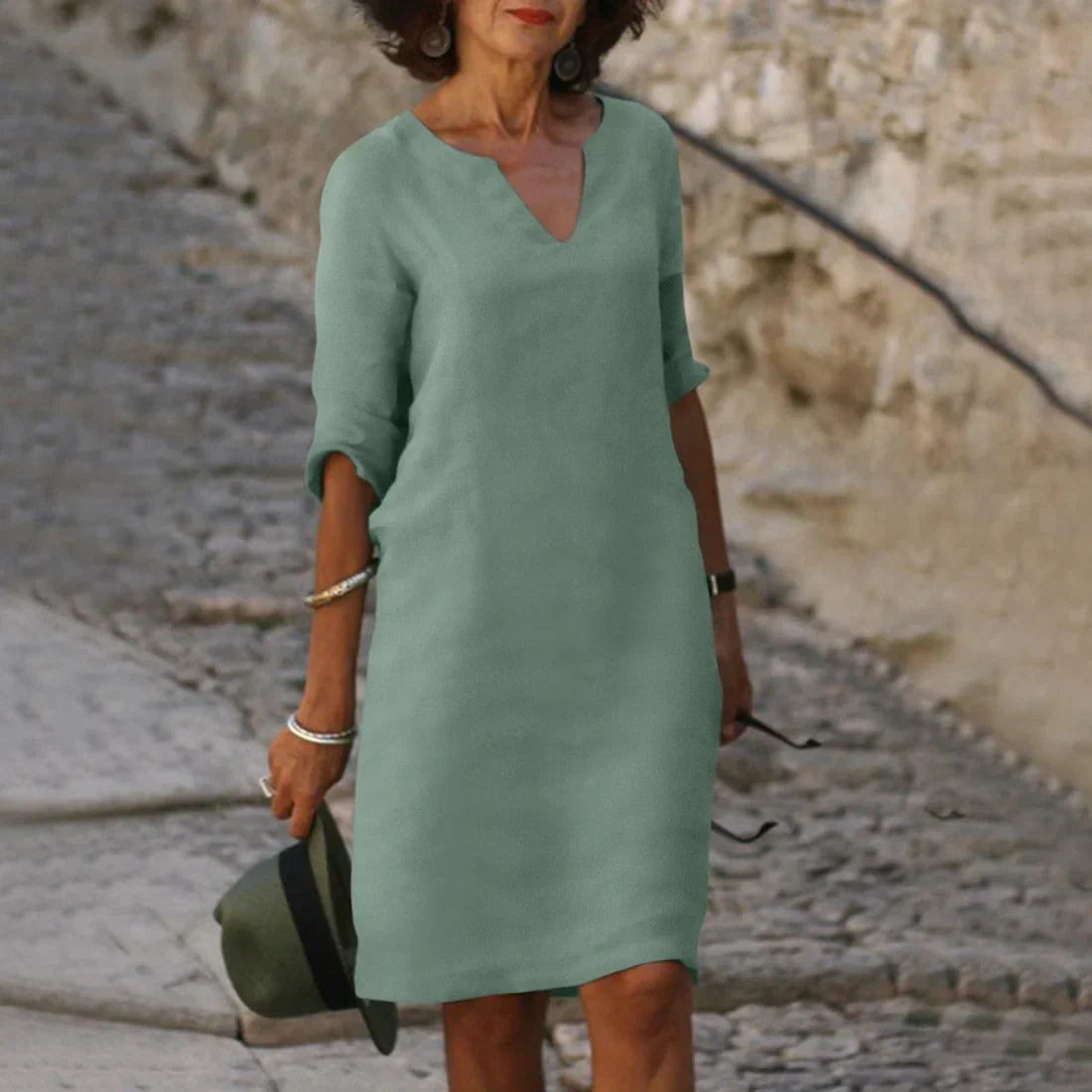 Bérénice – Robe midi à col en V et manches trois-quarts femme