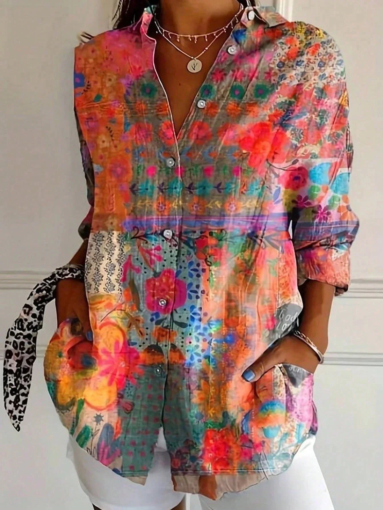Marceline – Blouse à imprimé abstrait boutonnée devant femme