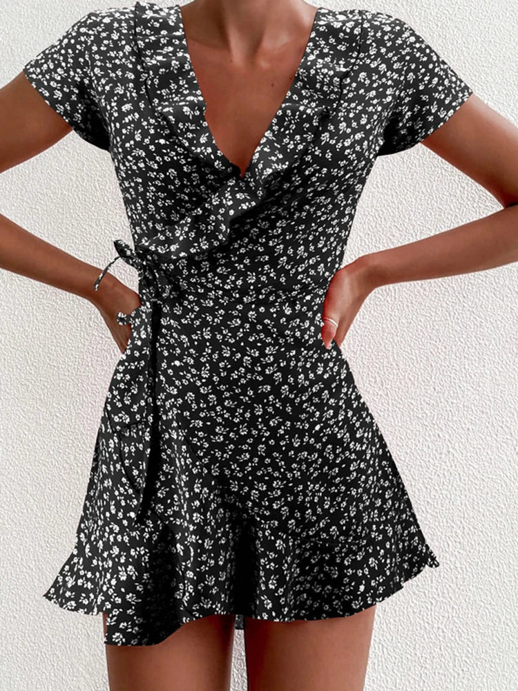 Camille – Robe courte fleurie à col V et volants