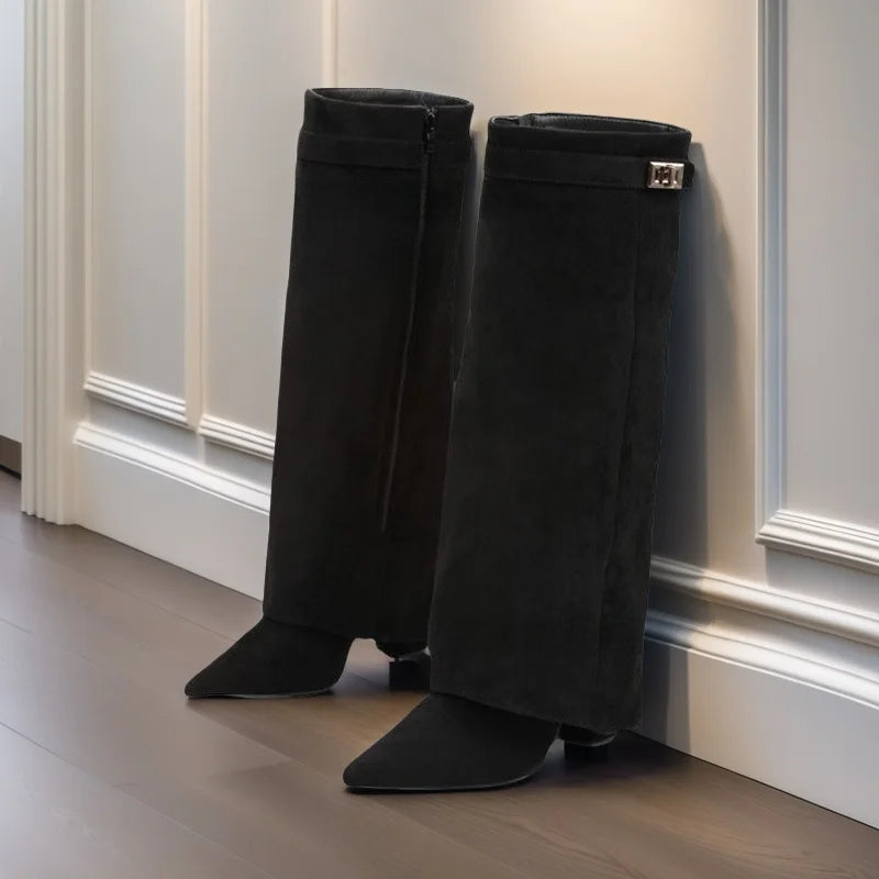 Camille – Bottes hautes femme à tige large avec boucle décorative