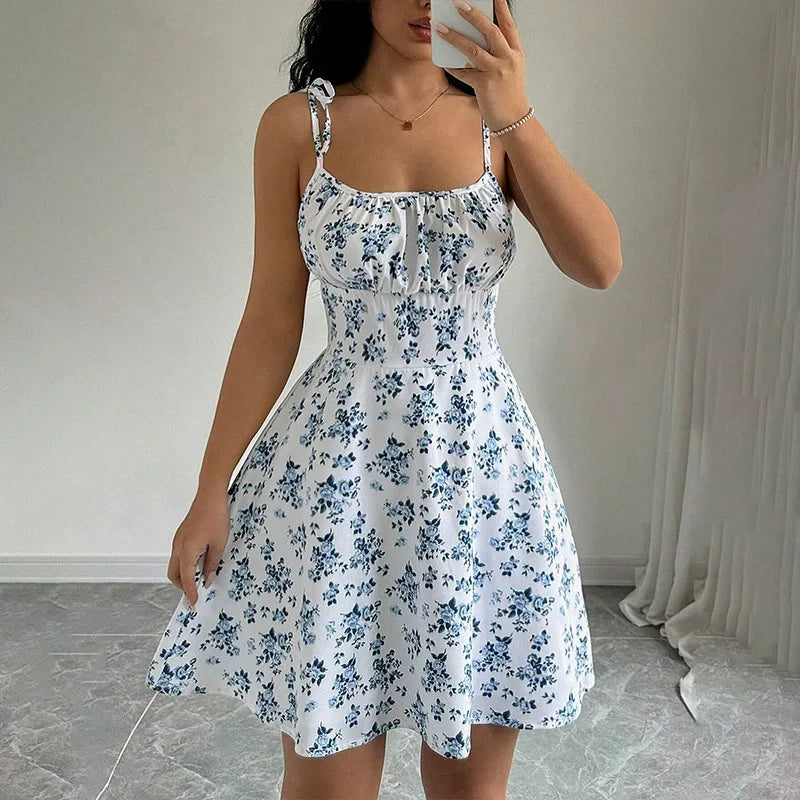 Léa – Robe courte fleurie à fines bretelles