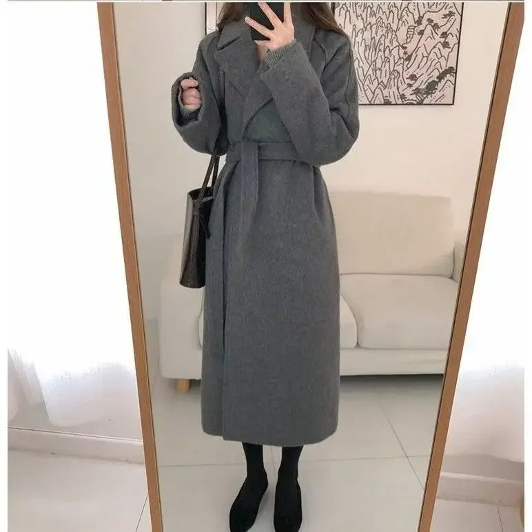 Adèle – Manteau femme long ceinturé
