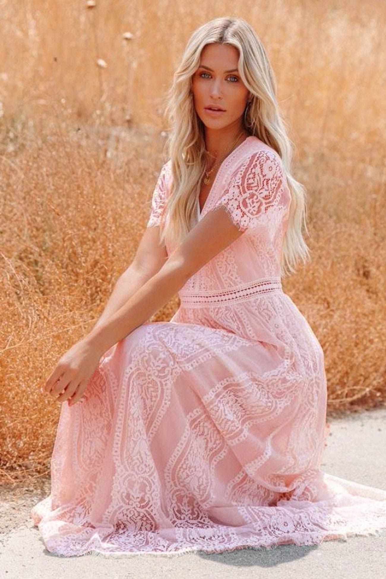 Léana – Robe Maxi en Dentelle Brodée avec Col V
