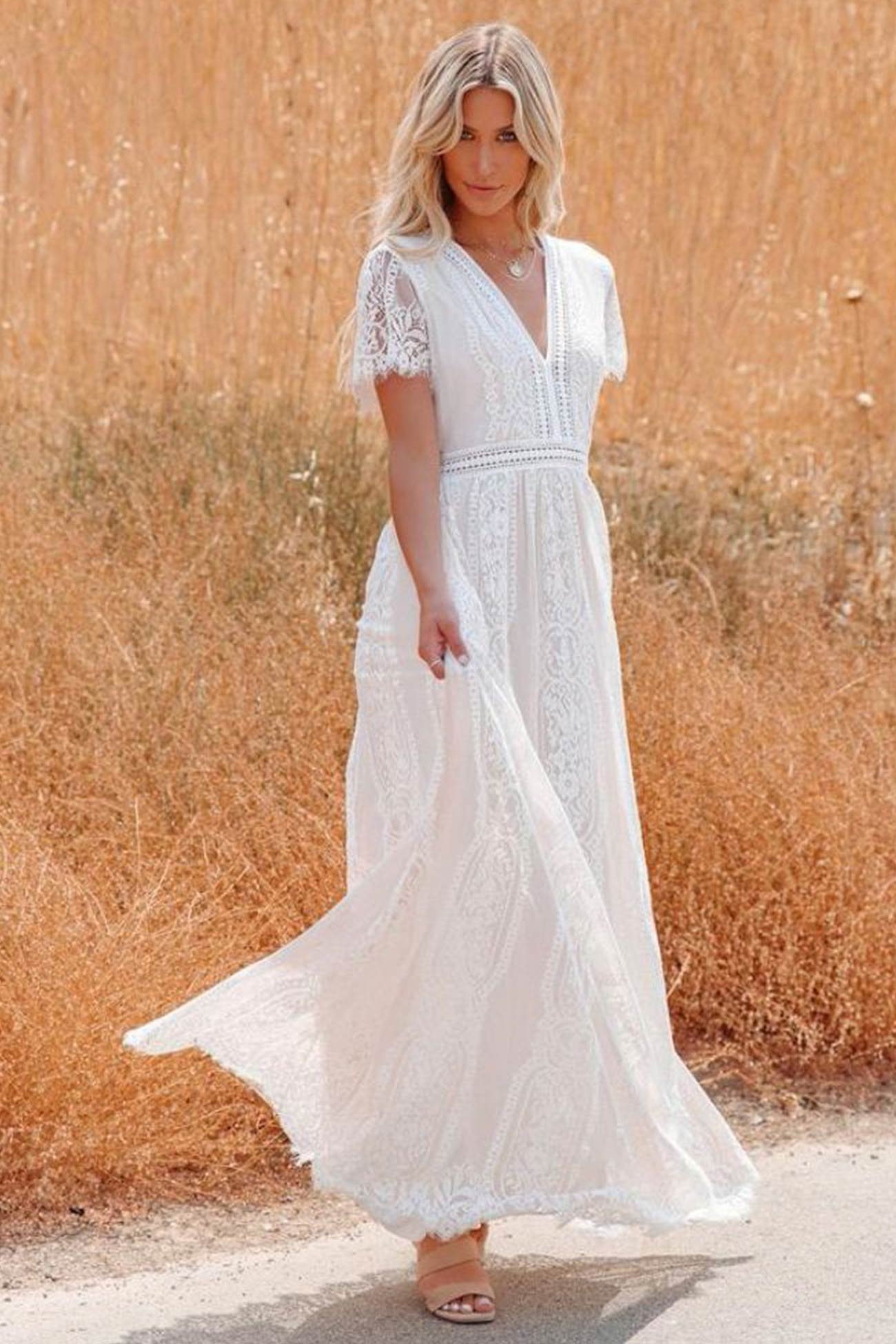 Léana – Robe Maxi en Dentelle Brodée avec Col V