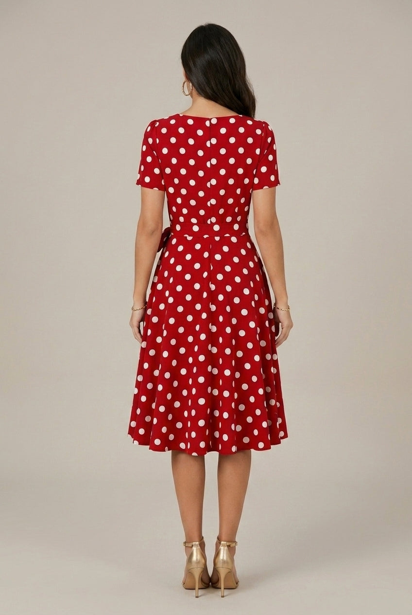 Solène – Robe midi portefeuille à pois, col carré et manches courtes femme