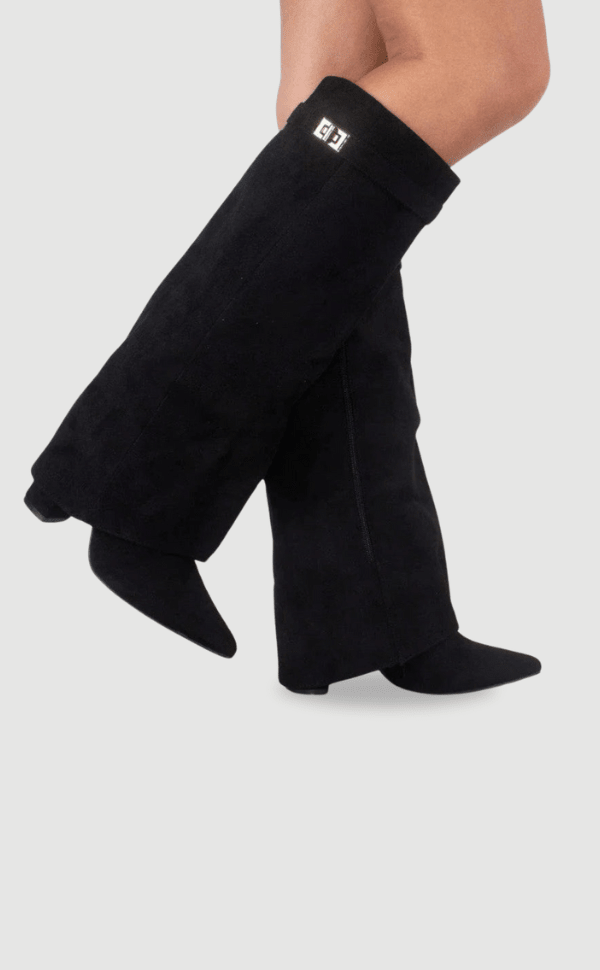 Bottes hautes femme en daim à détails dorés et silhouette affinée 1