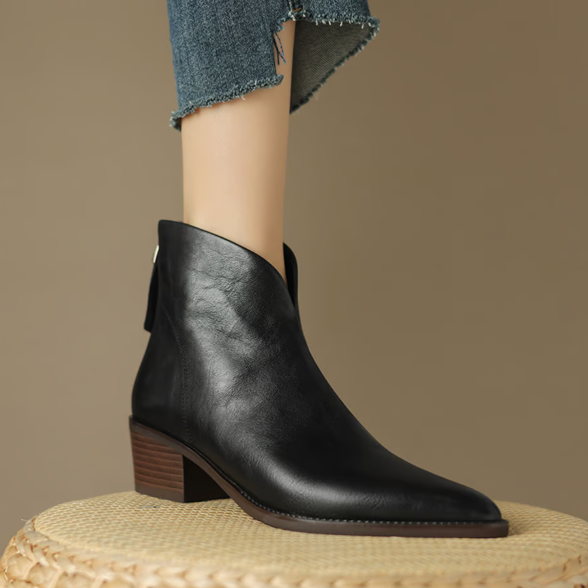 Bottines femme à talon bloc bas, bout pointu et zip arrière 7