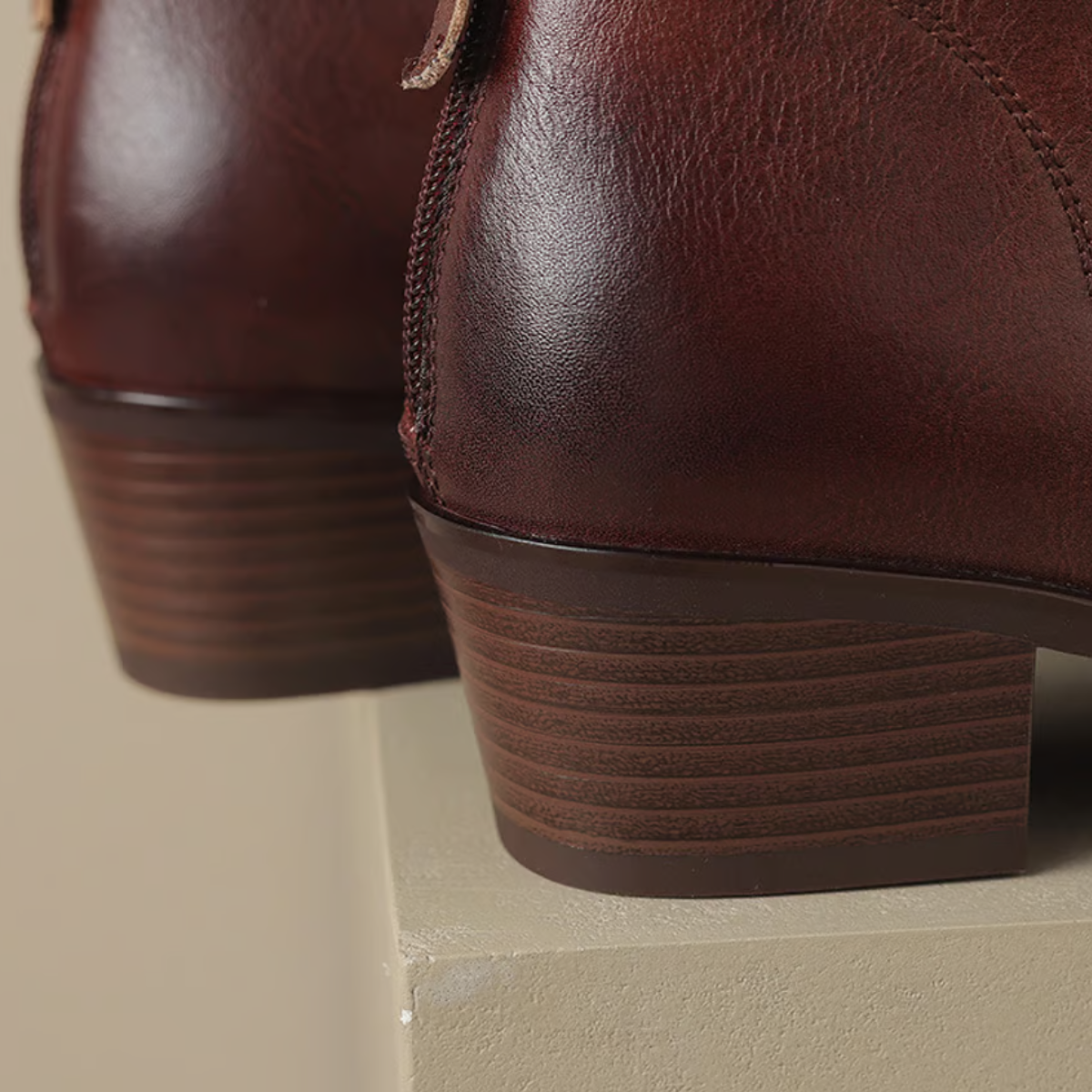 Bottines femme à talon bloc bas, bout pointu et zip arrière 9