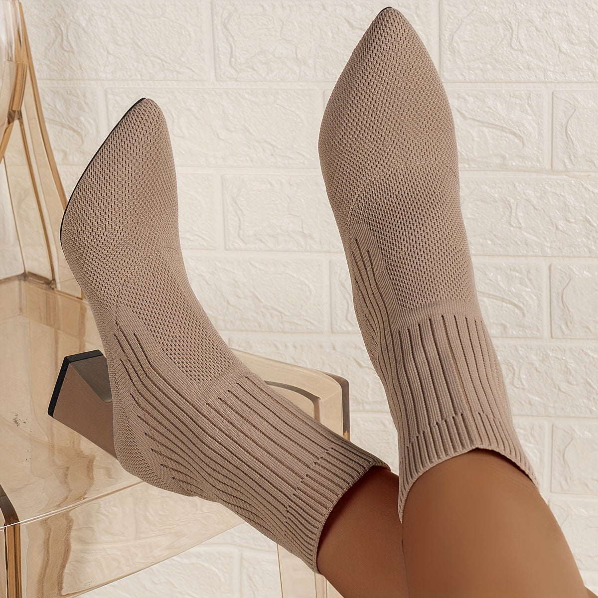 Bottines femme chaussettes à talon carré et bout pointu 2