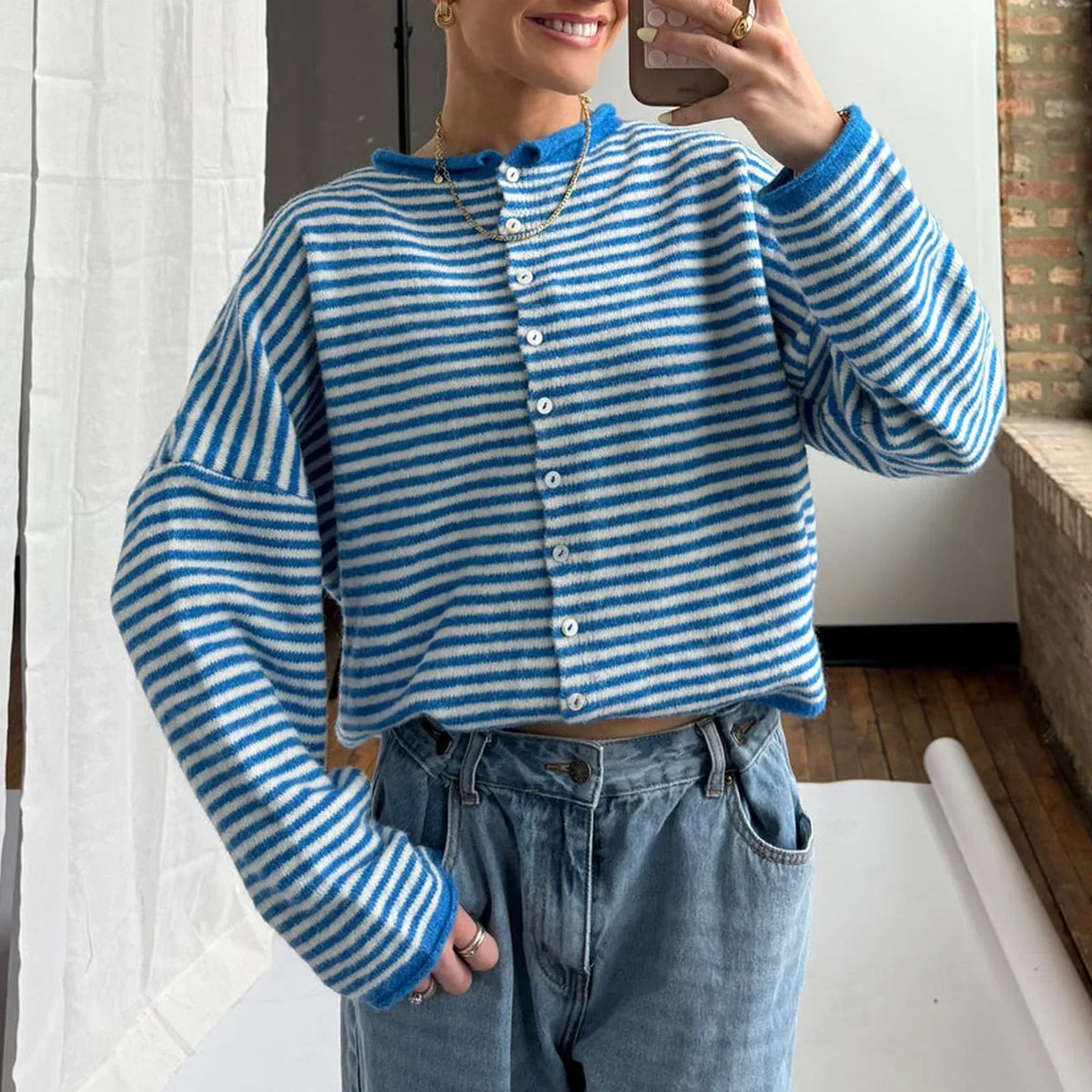 Cardigan femme rayé boutonné à col montant et manches longues 4