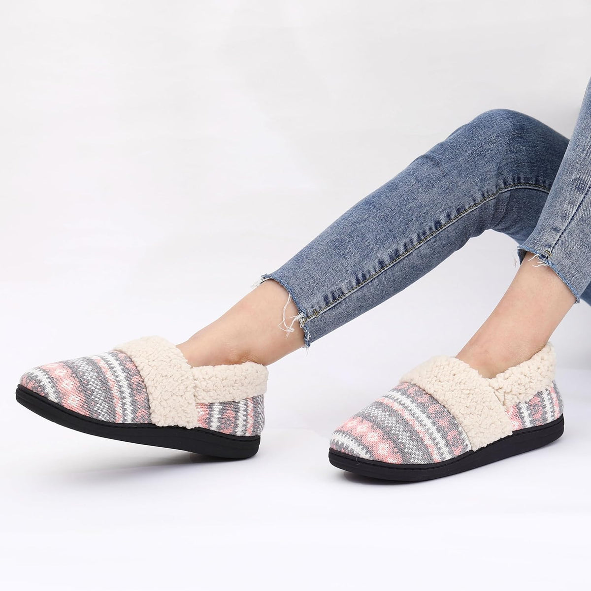 Chaussons d'hiver femme montants à motif jacquard et col fourré 12