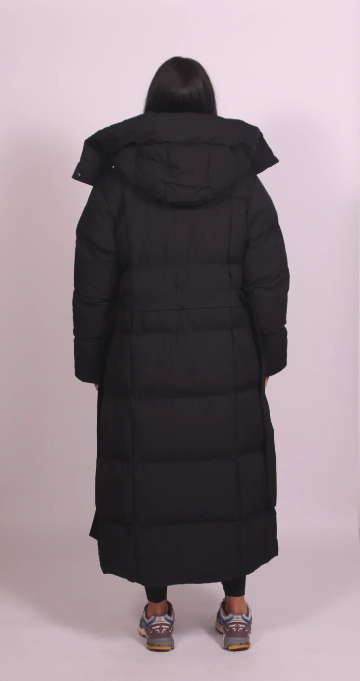 Doudoune femme longue à capuche ceinturée matelassée 4