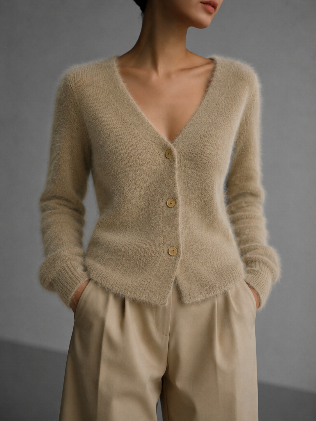 Gilet en maille femme oversize boutonné col V 4
