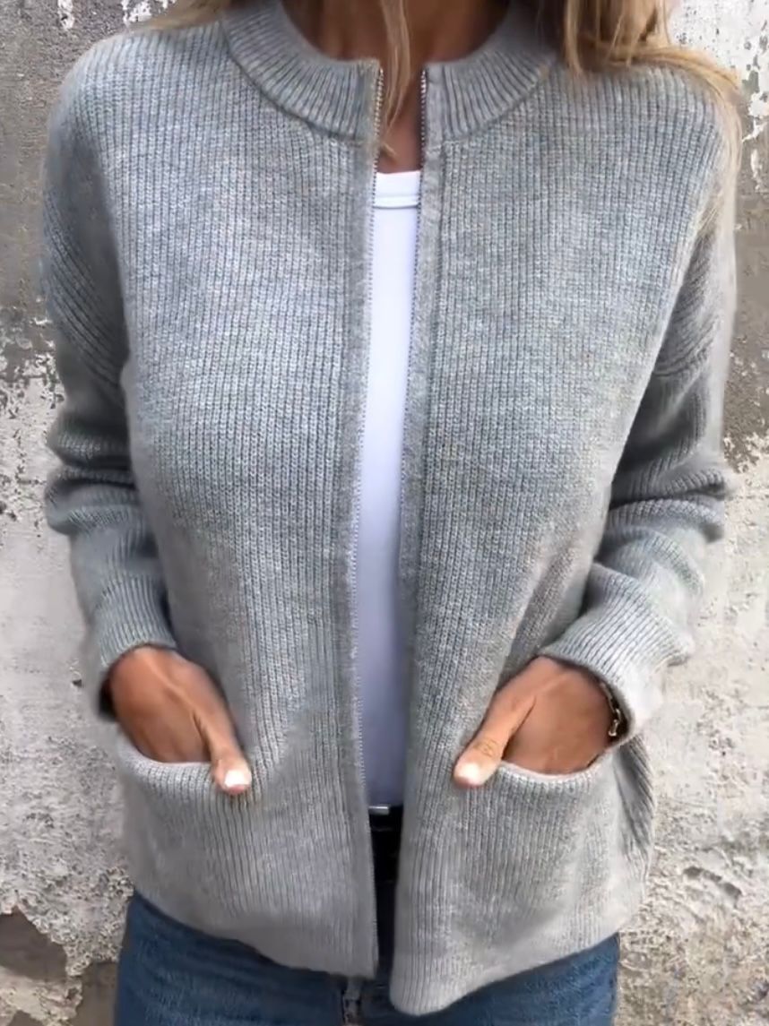 Gilet femme en maille douce et chaude au style intemporel 1