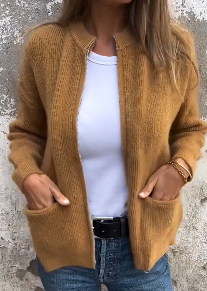 Gilet femme en maille douce et chaude au style intemporel 3