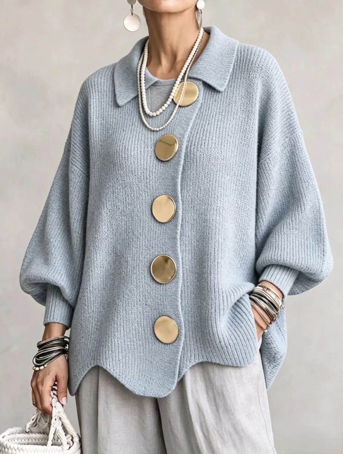 Gilet femme oversize en maille à gros boutons et grand col 9