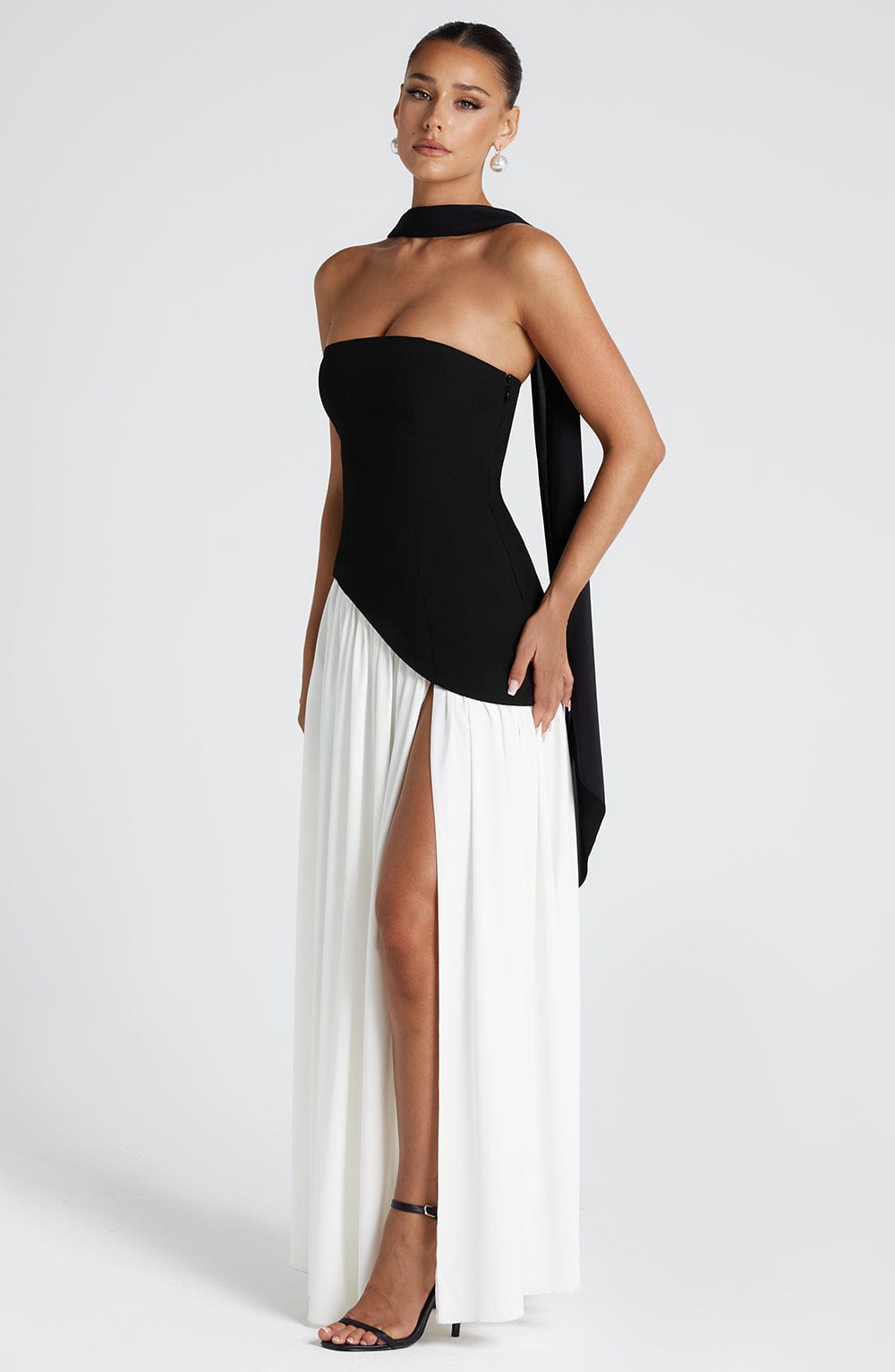 Sophie – Robe maxi bustier avec fente haute et taille asymétrique femme