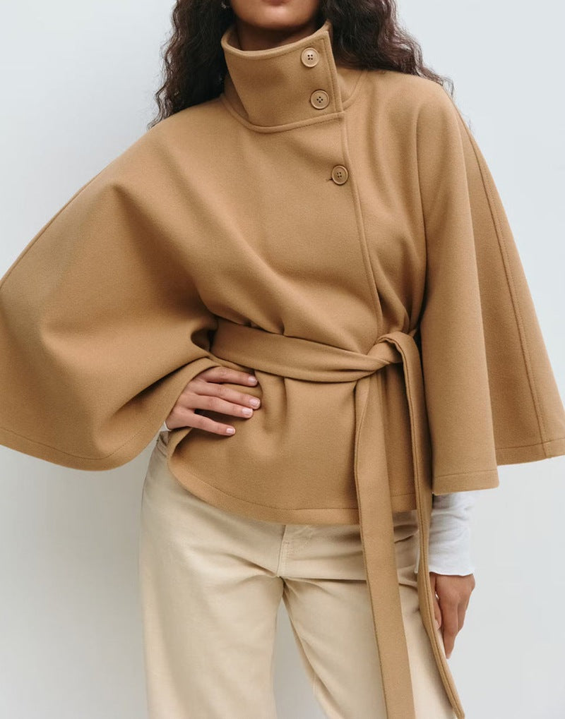 Manteau cape femme en laine à ceinture et col montant 1