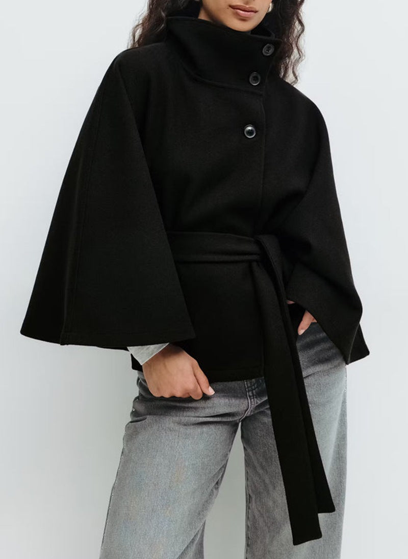Manteau cape femme en laine à ceinture et col montant 3