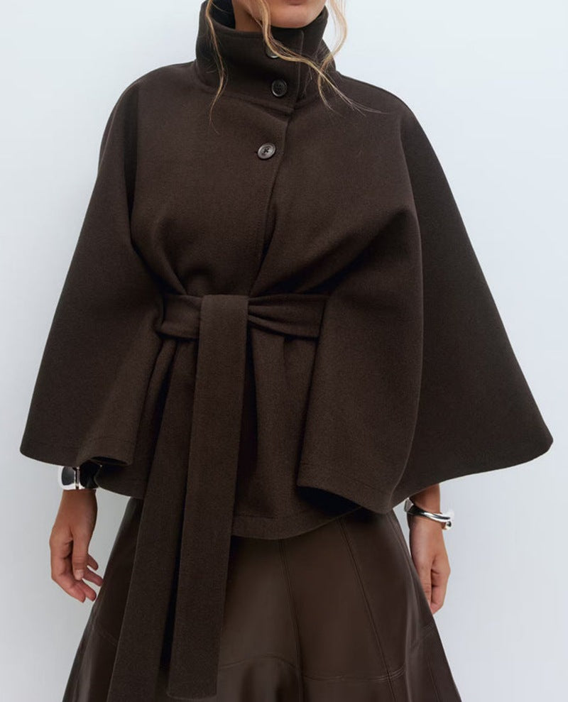 Manteau cape femme en laine à ceinture et col montant 5