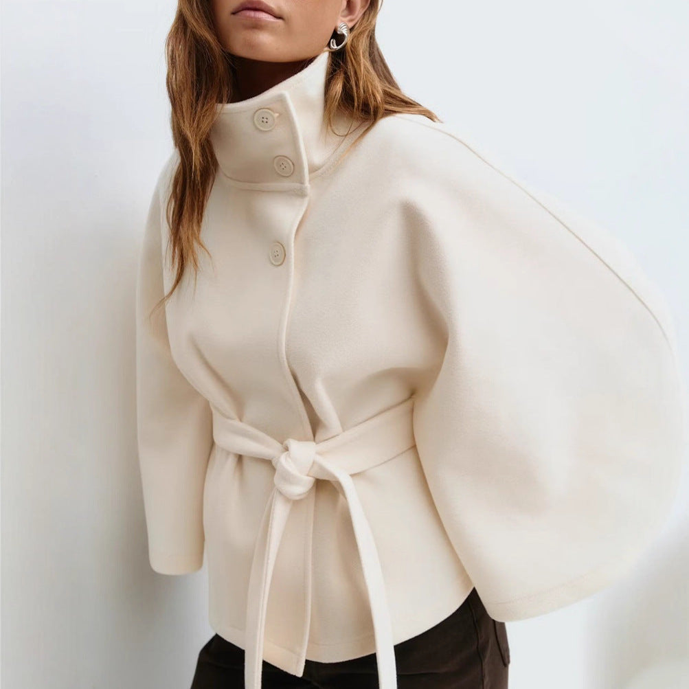 Manteau cape femme en laine à ceinture et col montant 9