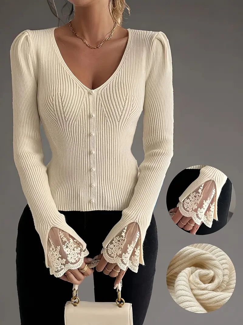 Pull col en V femme en maille côtelée à manches évasées et dentelle 1