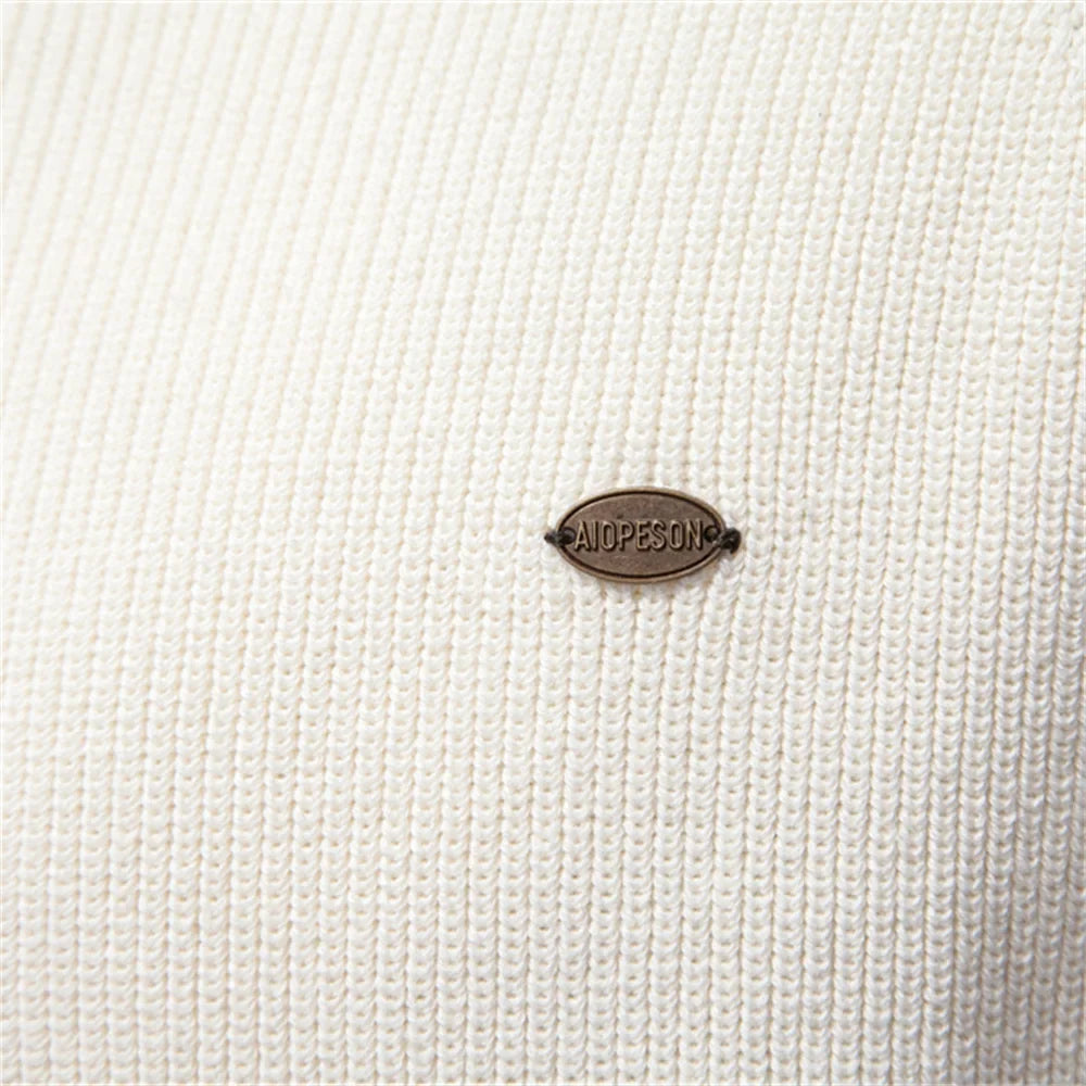 Pull col zippé homme en maille à col montant 8