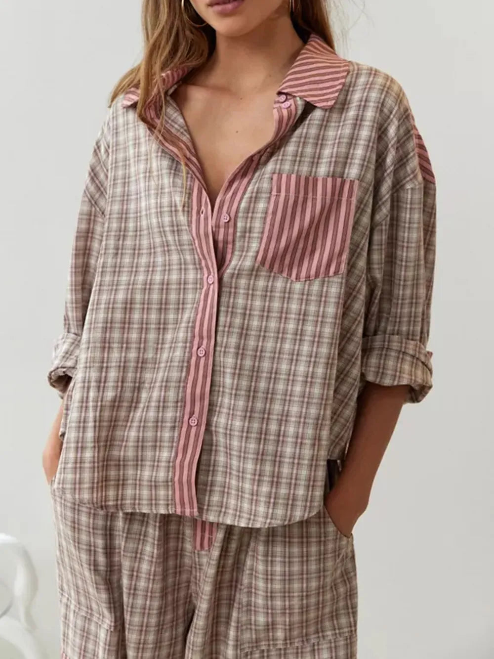 Pyjama femme à carreaux boutonné avec poche poitrine 5