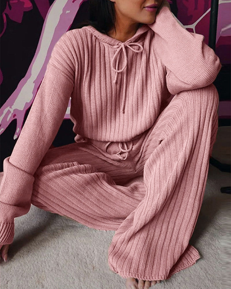 Pyjama femme en maille côtelée à capuche et pantalon large 1