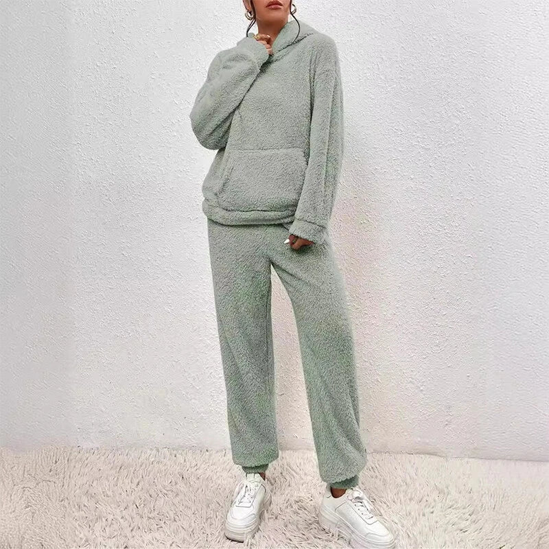 Pyjama femme en polaire à capuche et pantalon large 10