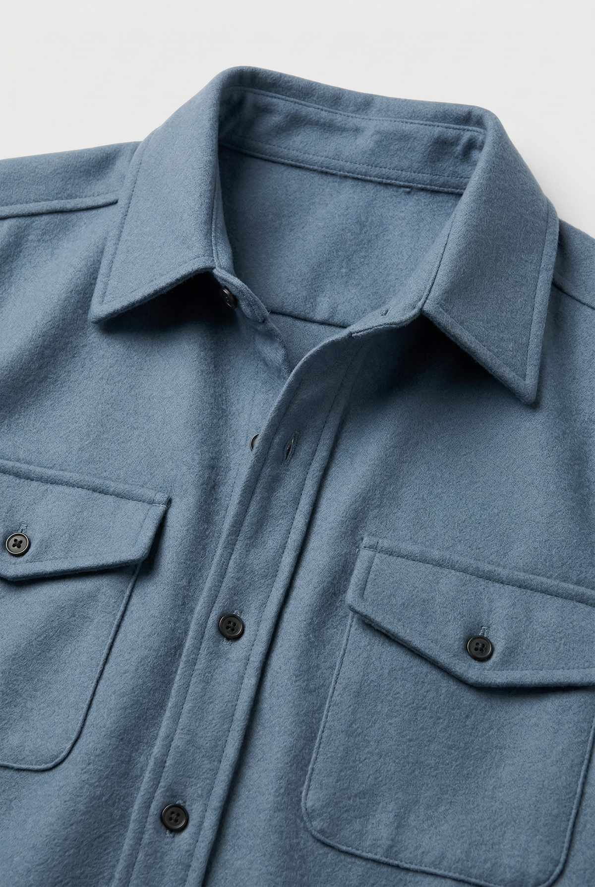 Surchemise homme boutonnée à col chemise, poches poitrine à rabat et coupe droite 8