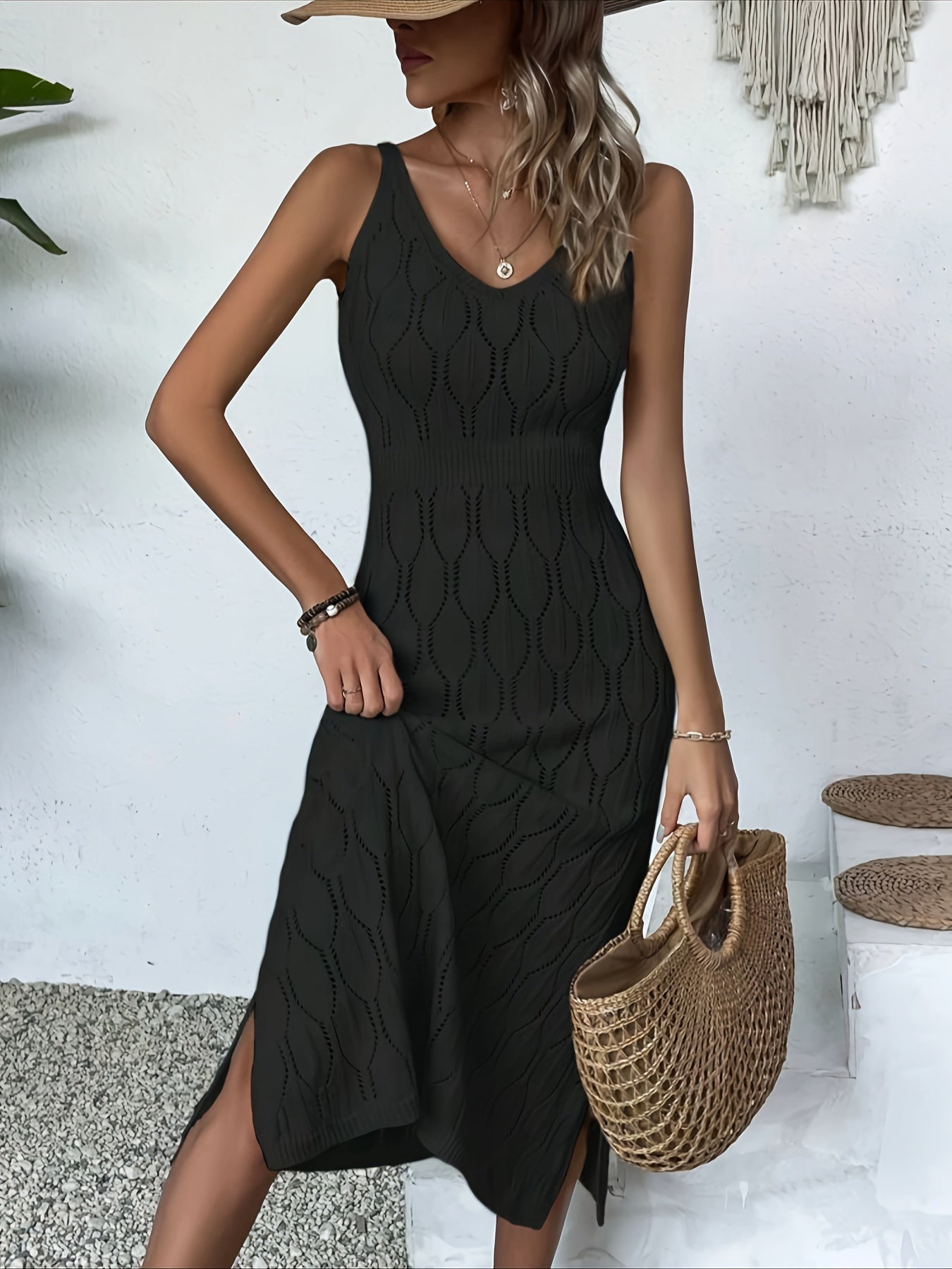 Robe ajourée moulante à fente latérale et décolleté en V