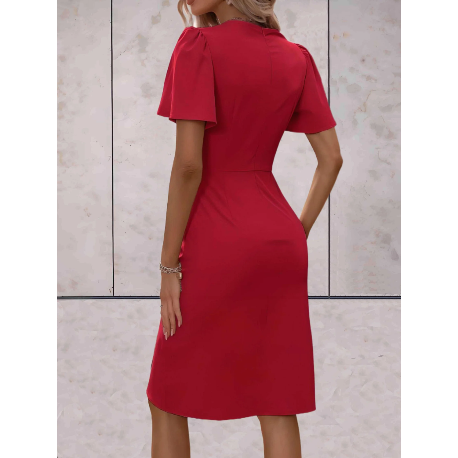 Robe portefeuille élégante – silhouette féminine et allure raffinée