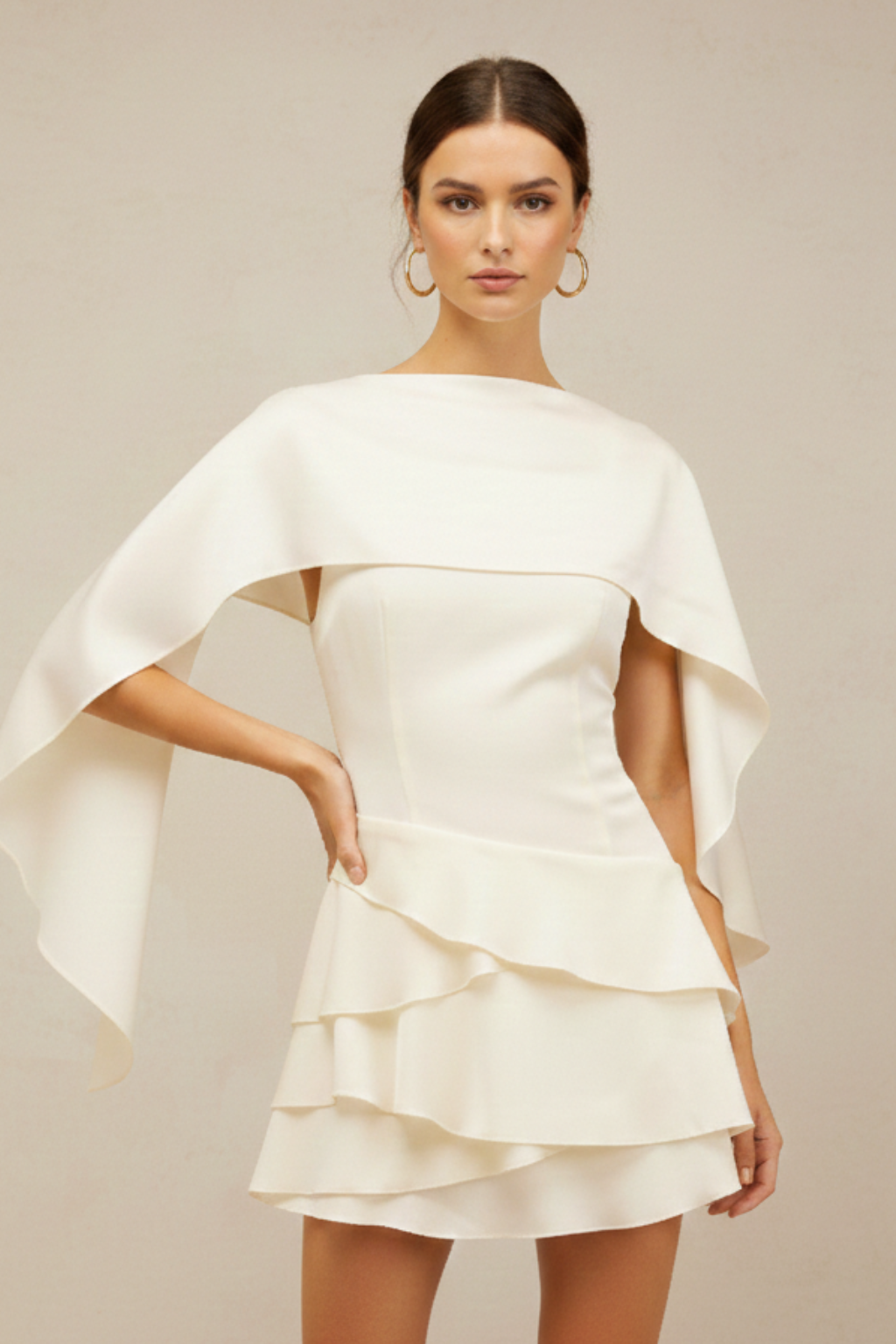 Maëlle – Robe mini à volants avec panneau drapé et ourlet superposé femme