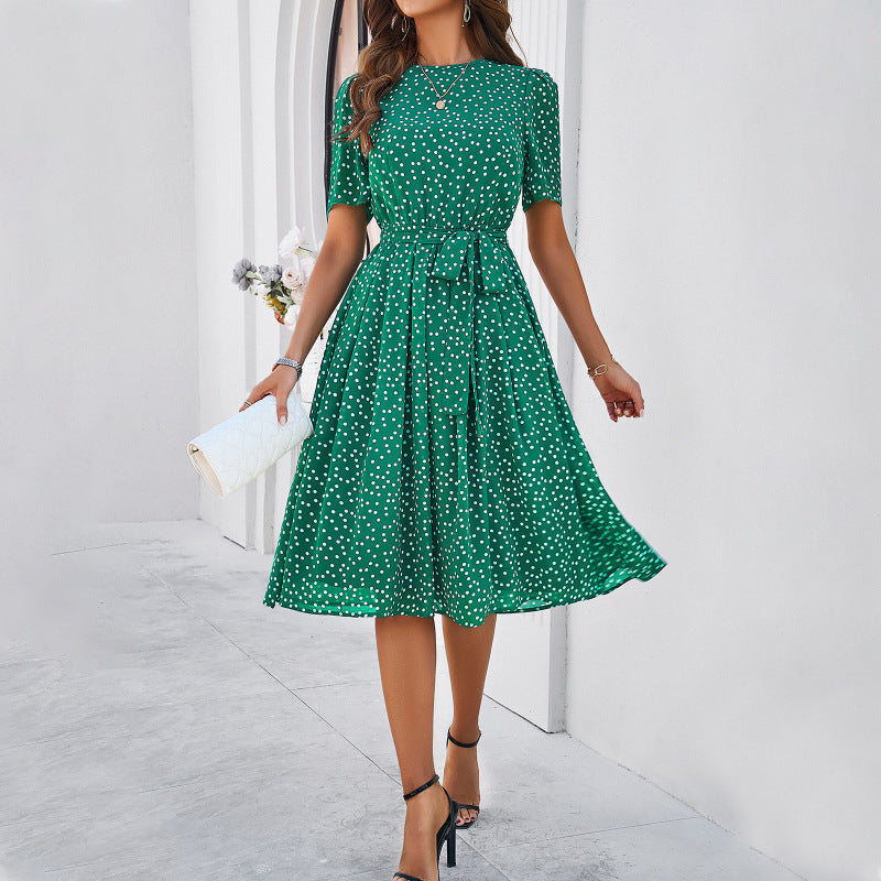 Robe midi à pois évasée et ceinturée à manches courtes