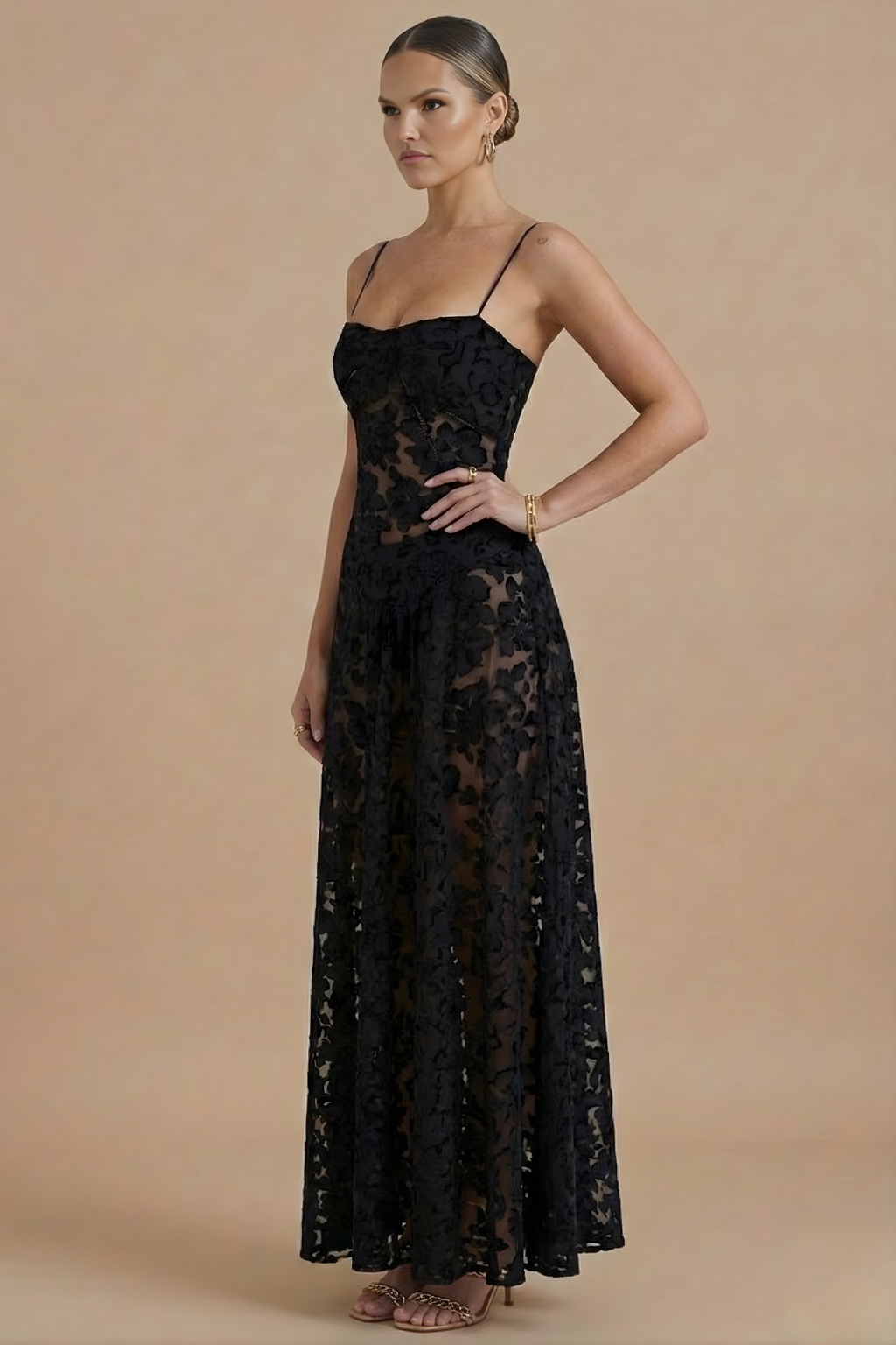 Joséphine – Robe maxi fleurie élégante à bretelles fines et corsage ajusté femme