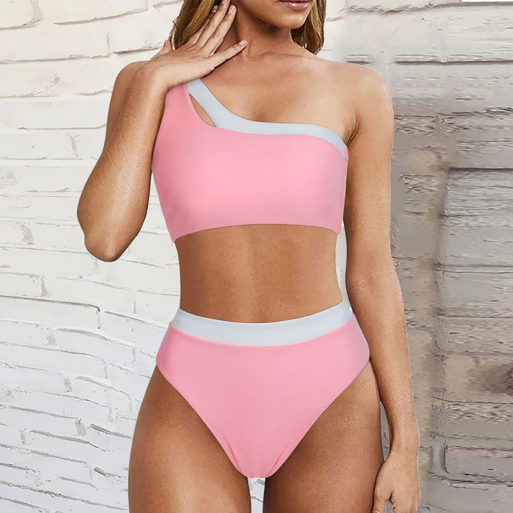 Bikini asymétrique à taille haute – allure glamour et féminine pour briller au soleil