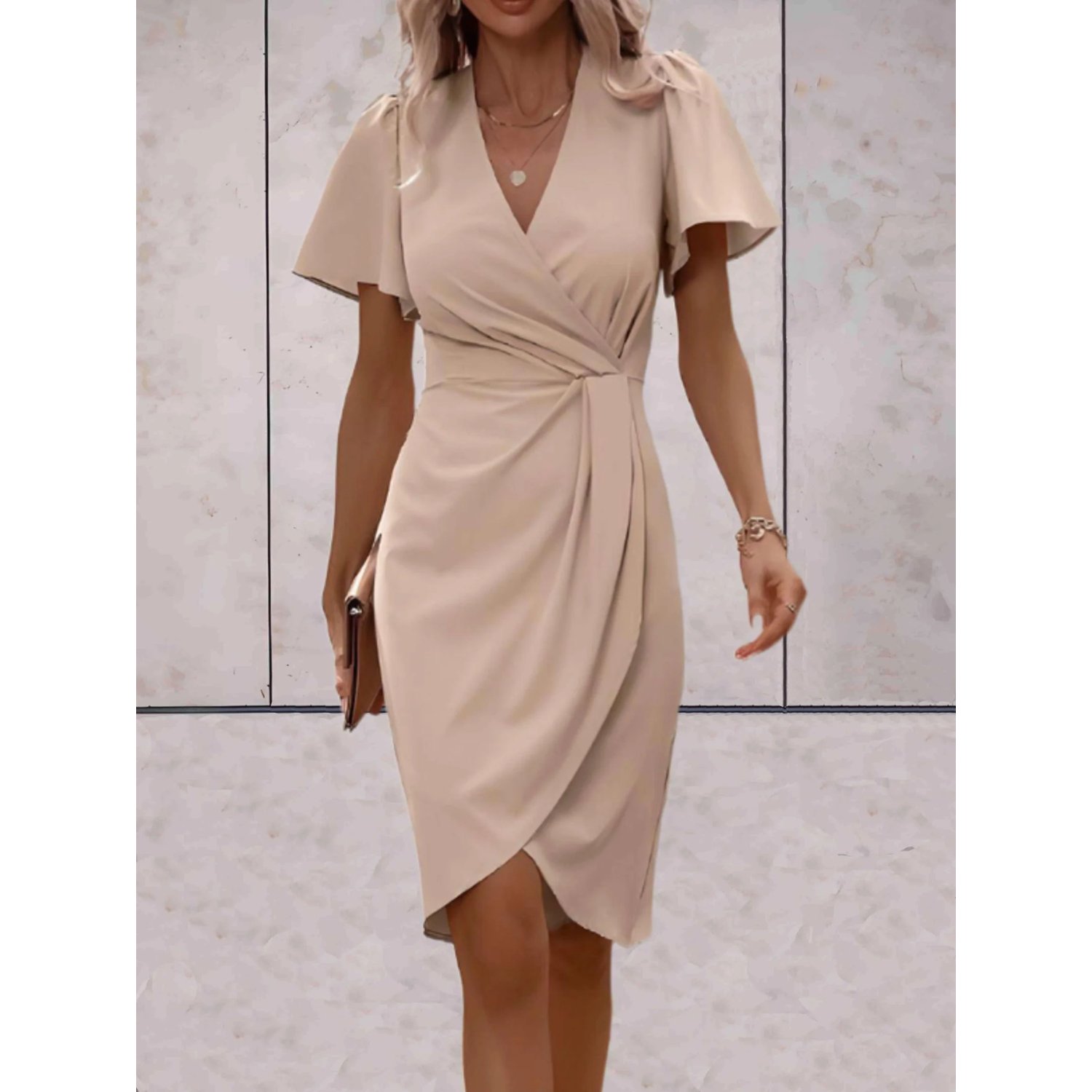 Robe portefeuille élégante – silhouette féminine et allure raffinée