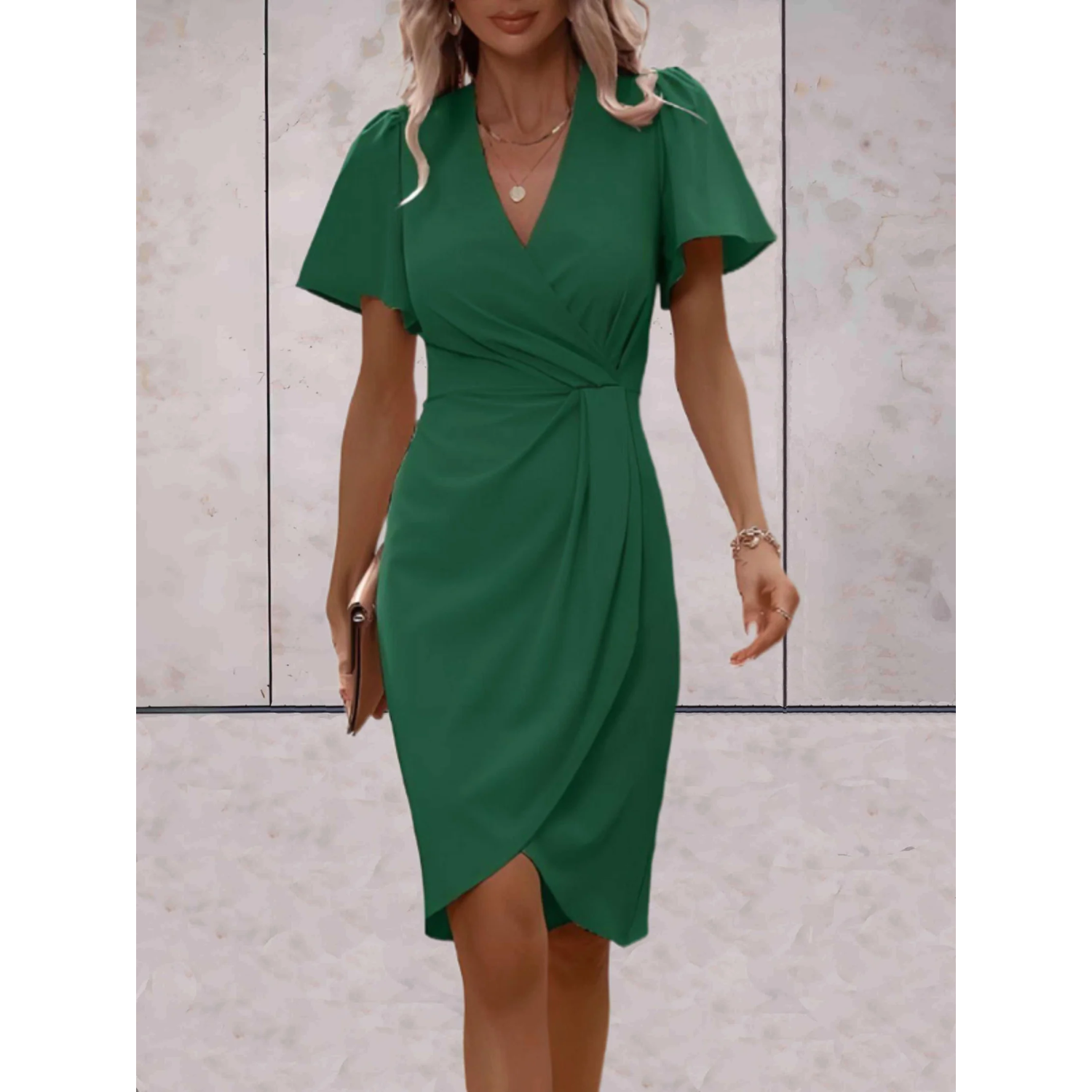 Robe portefeuille élégante – silhouette féminine et allure raffinée