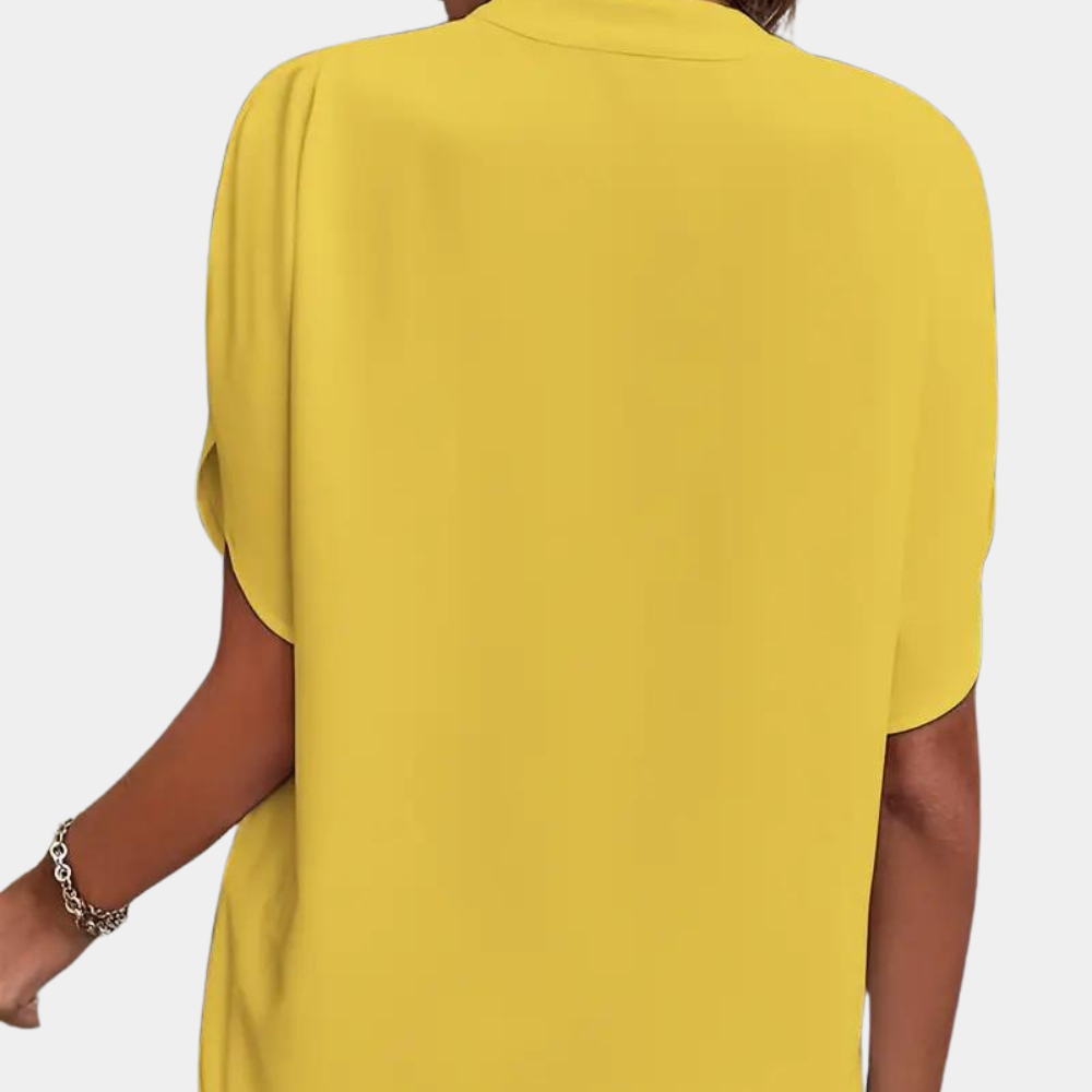 Blouse unie à col V et manches courtes – élégance légère et style polyvalent