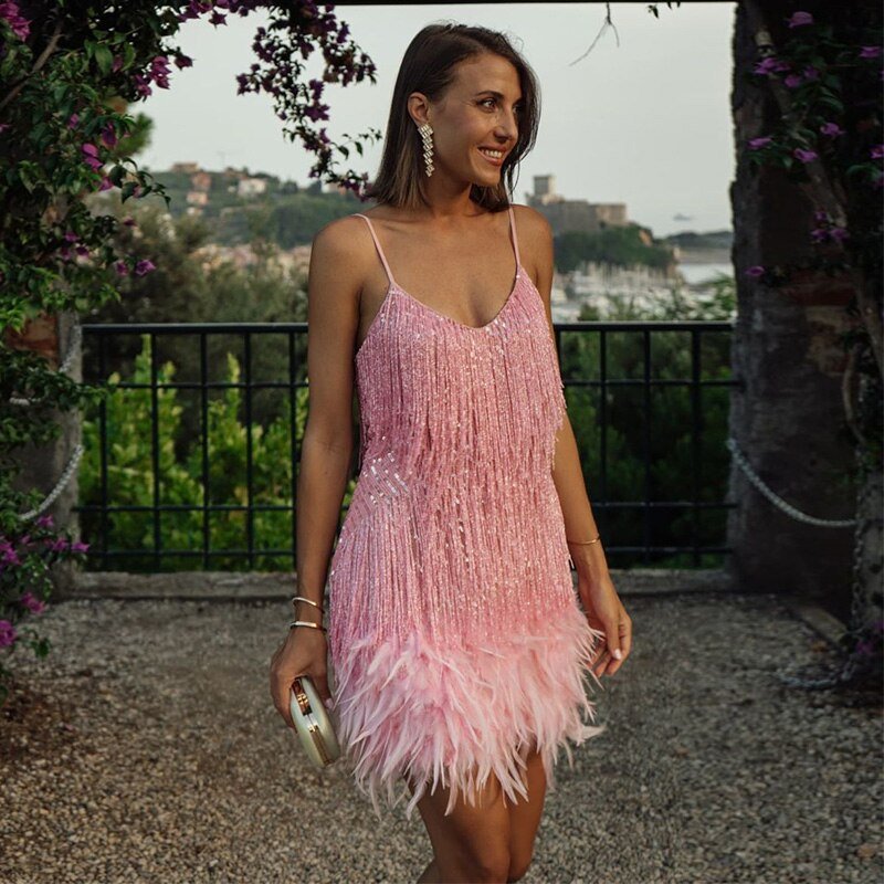 Manon – Robe mini à fines bretelles avec franges et ourlet à plumes femme