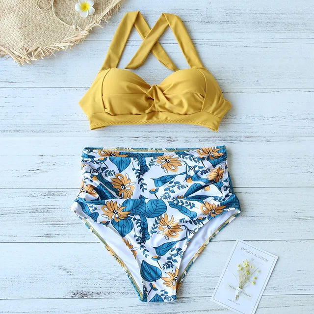 Bikini taille haute avec haut galbant – élégance rétro et maintien moderne pour toutes les silhouettes