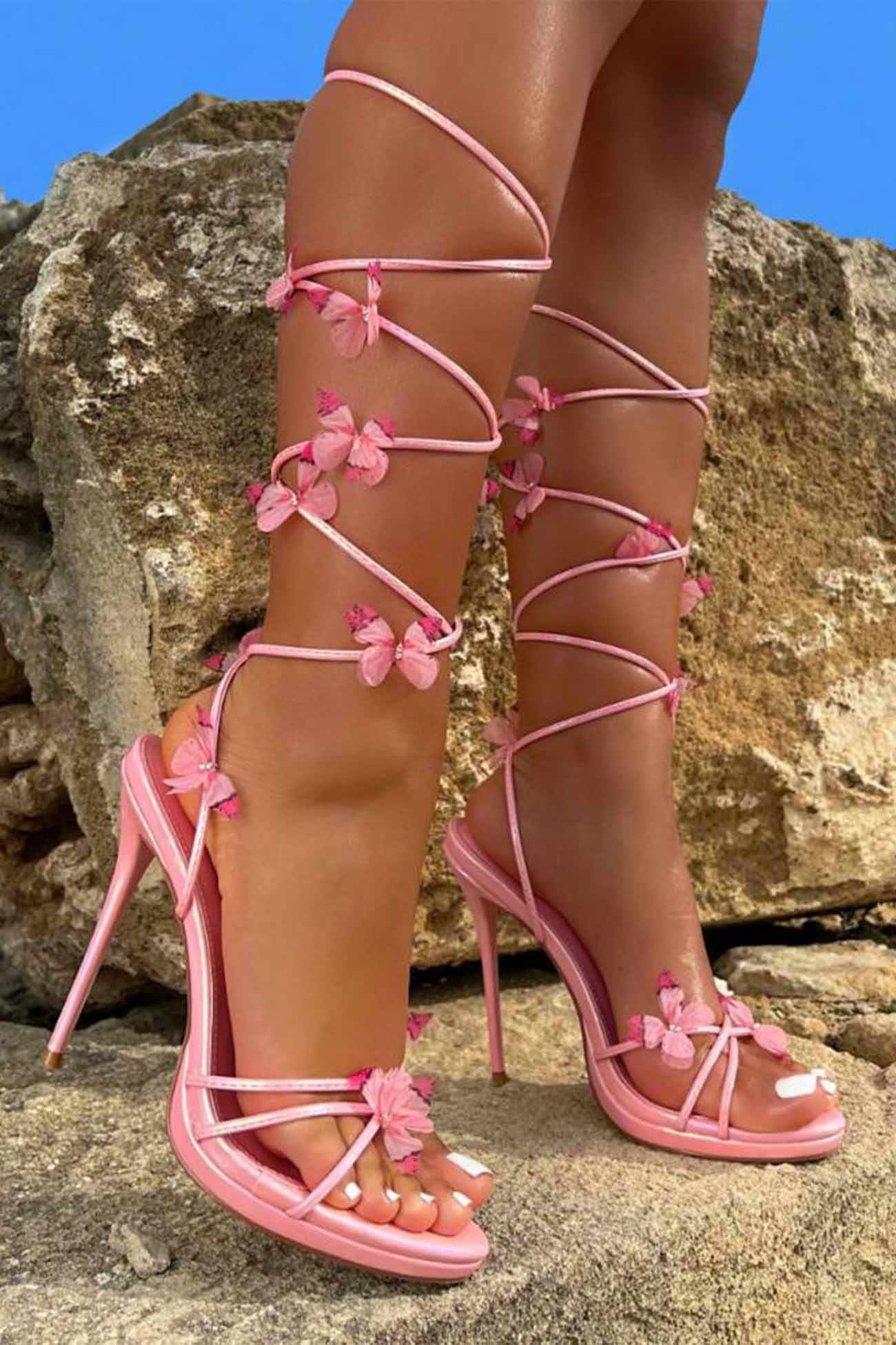 Lilia – Escarpins à Talons Hauts avec Papillons et Lacets