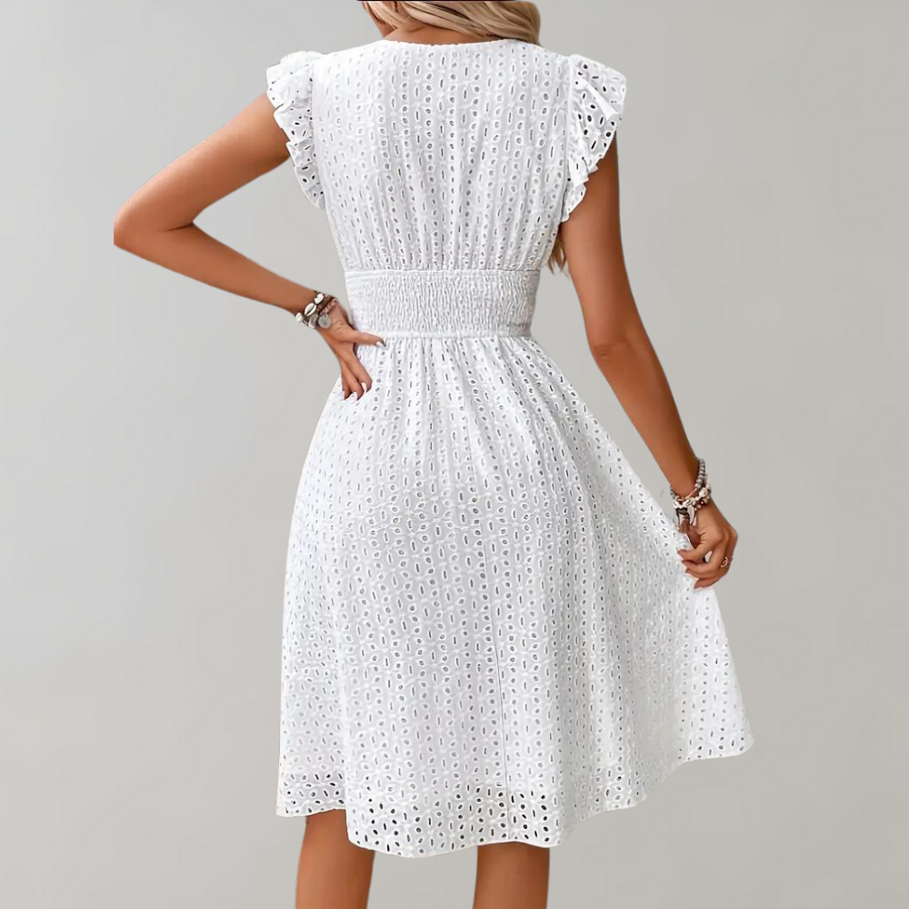 Robe d'été blanche à volants – fraîcheur romantique et élégance en toute simplicité